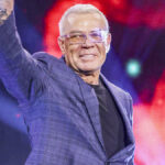 Eric Bischoff congratulates Tony Karn with AEW Dynamite over WCW Nitro