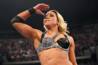 Zoey Stark suffers from a horrible leg injury in WWE Raw and has been removed from Triple Threat Match