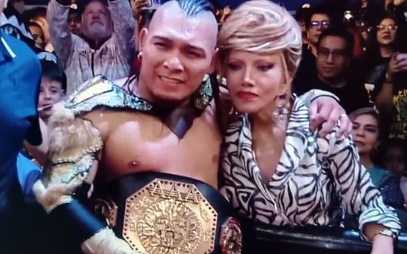 El Hijo Del Vikingo wins the AAA Mega Championship a few days before WWE X AAA Worlds Collide