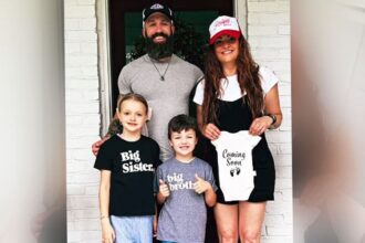 Maria Canelis announced she is expecting a third child along with Mike Bennett.
