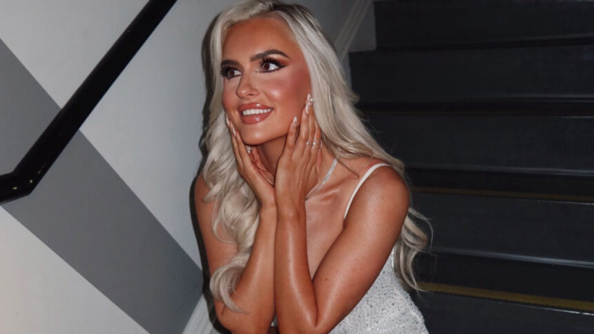 Mariah signs with the talent of the paradigm after WWE's debut