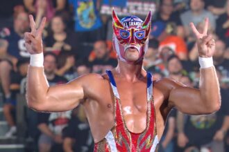 El Grande Americano returns on WWE Raw