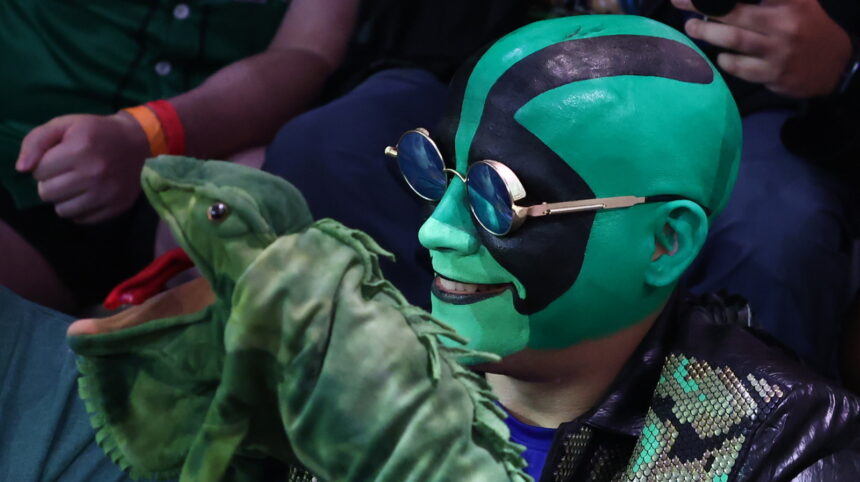 The former TNA world champion hopes to play against Iguana in the AAA
