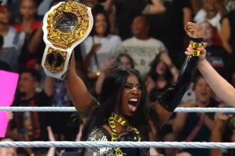 Naomi cashes with bank money to win the WWE Women's World Title with Evolution