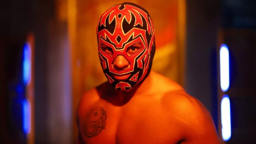 The strangest Lucha subway star