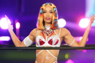 Mercedes Morn contrasts with the AEW & WWE locker room: "Night & Day"