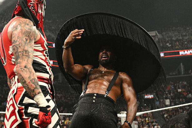 Xavier Woods seeks the help of TNA Icon ahead of Penta's match