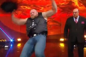 Brock Lesnar accidentally falls down after failing to enter WWE RAW on 11/24