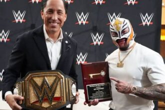 Rey Mysterio and other WWE stars receive keys to the city of San Diego