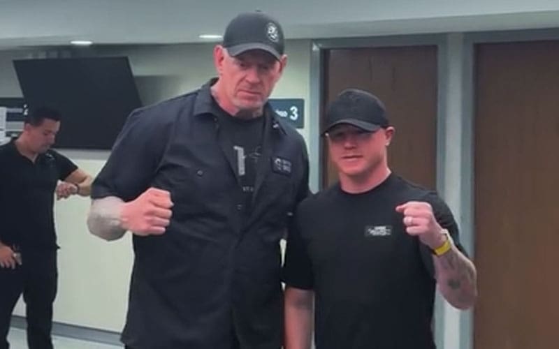 Canelo Alvarez poses with The Undertaker backstage at AAA Guerra de Titanes