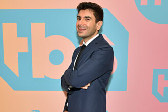 Eric Bischoff speculates what will happen to AEW if Netflix buys WBD