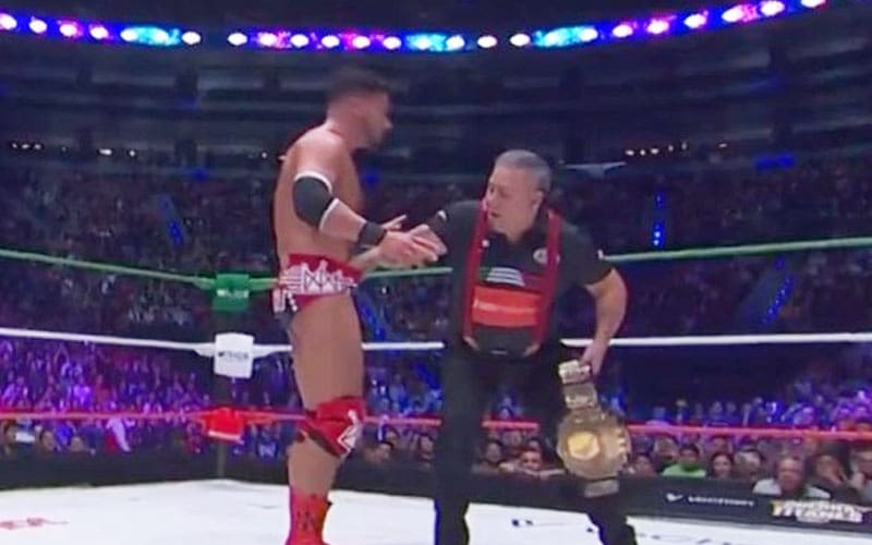 Ethan Page threatens to sue AAA after referee pulls wrench from trunks Live on Guerra de Titanes