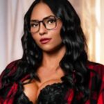 Kiana James shows off her black underwear in stunning Christmas photo