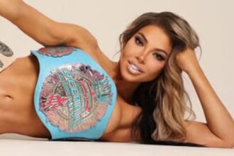 Natalia Malkova swoons in the buff at HBK homage