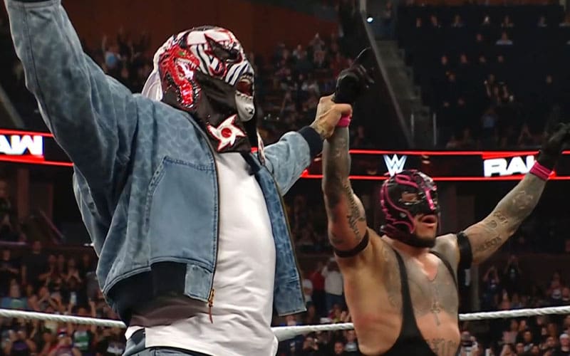 Penta makes a surprise return during 12/29 WWE RAW