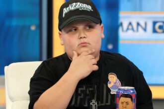 Rizler auditions Santas ahead of AEW Holiday Bash