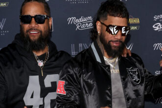 The Usos win their 9th Tag Team Championship gold medal in WWE RAW Main Event