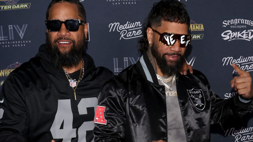 The Usos win their 9th Tag Team Championship gold medal in WWE RAW Main Event