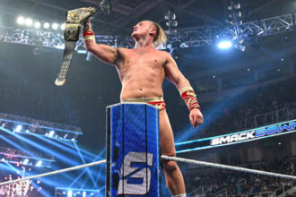 WWE US Champion Ilya Dragunov overcomes numerical disadvantage to retain title