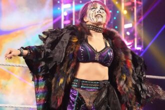 Asuka responds with applause to cruel fans over ring accident